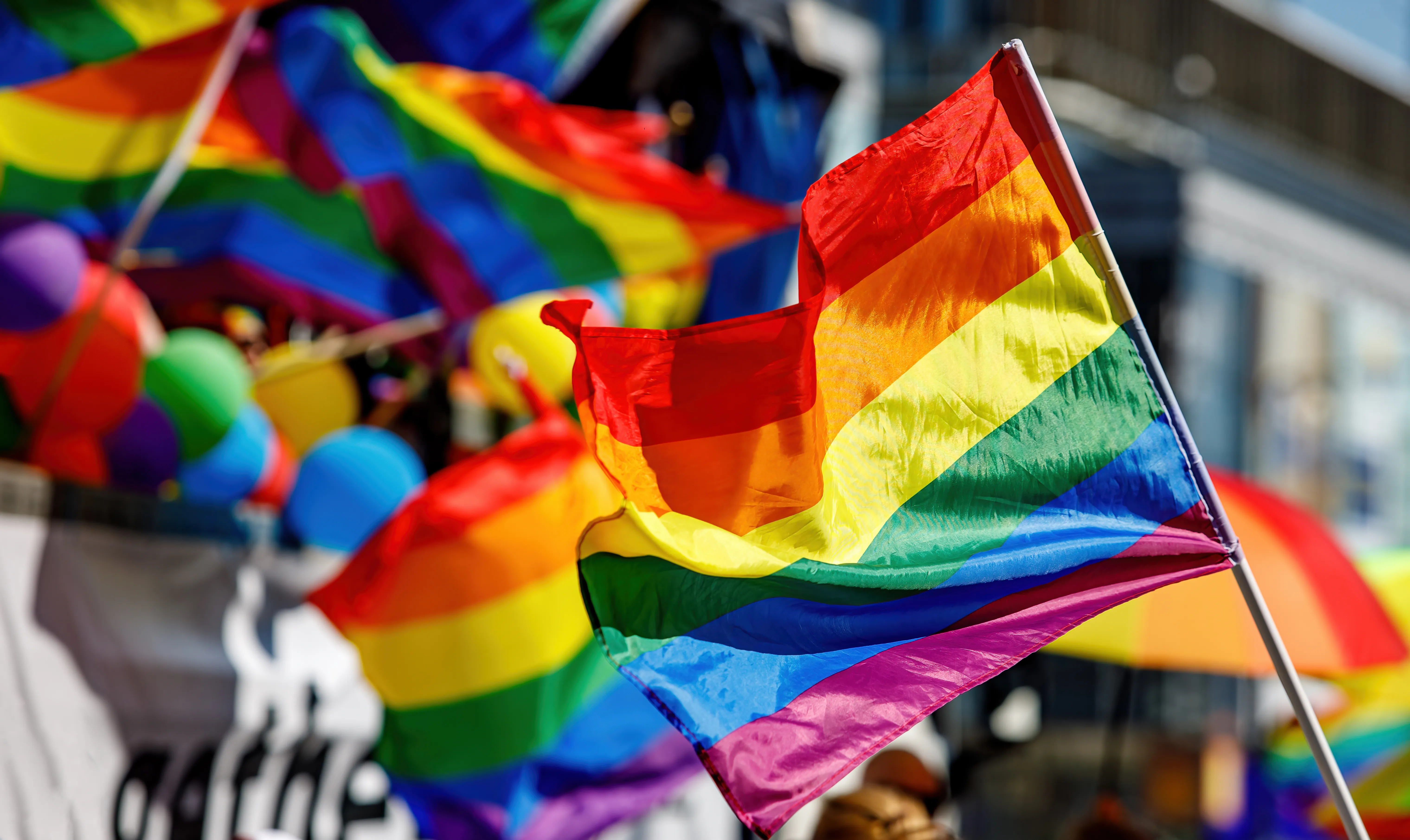 Pride Month und Unternehmenskultur: Wie Inklusion im Arbeitsalltag wirksam wird